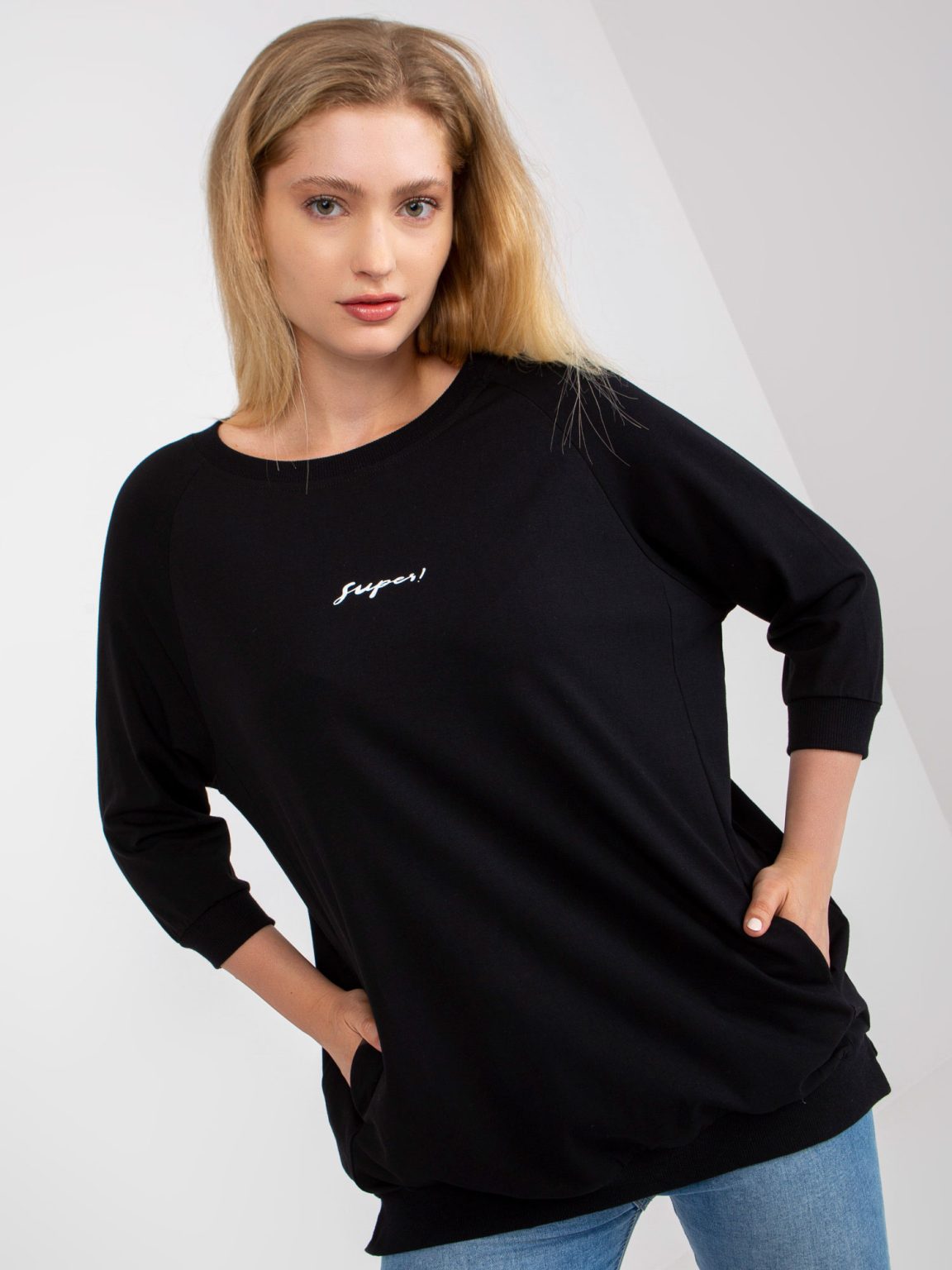 Hurtownia Czarna bawełniana bluzka plus size z kieszeniami