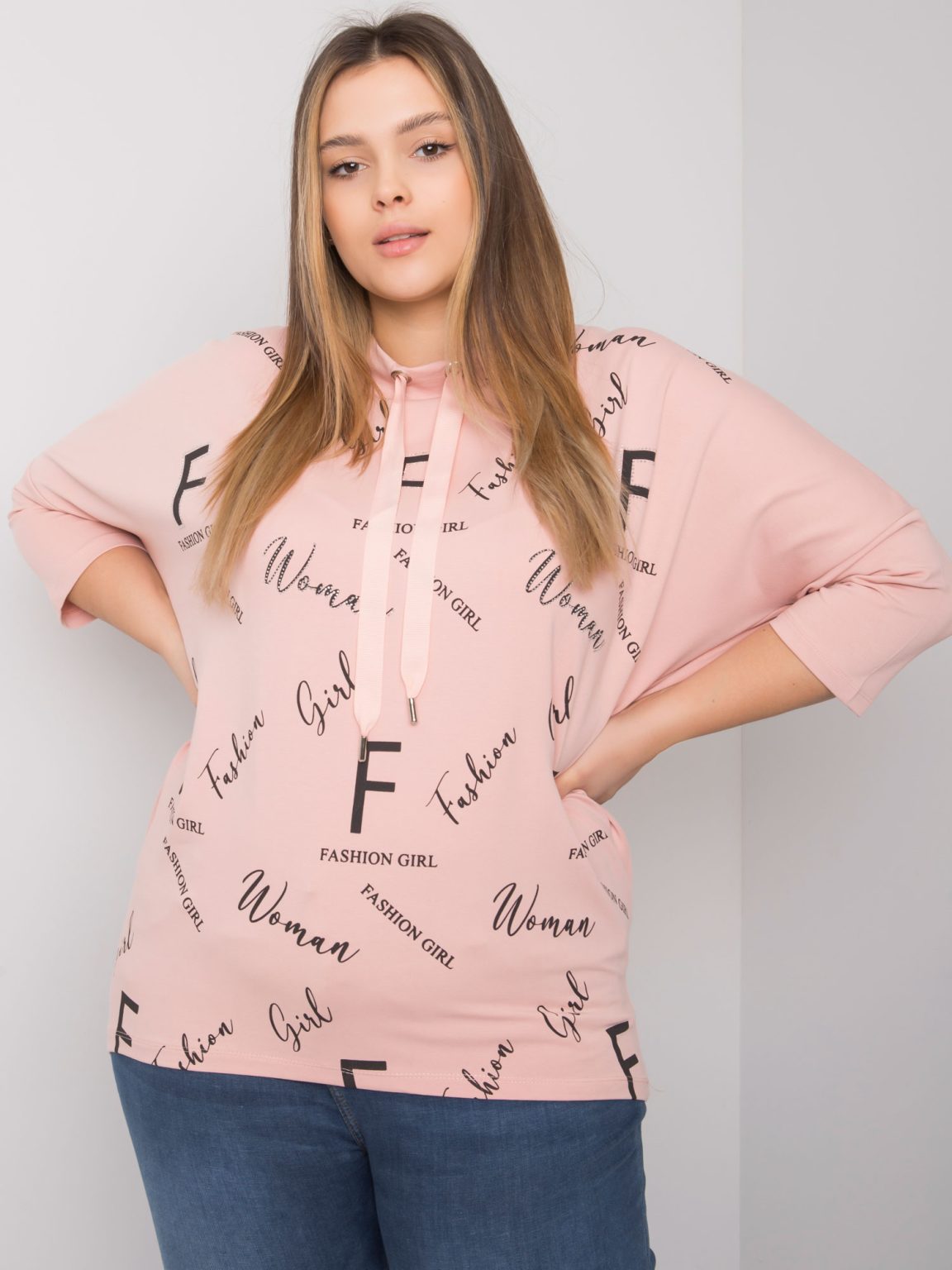 Hurtownia Brudnoróżowa bluzka plus size z printami Mary
