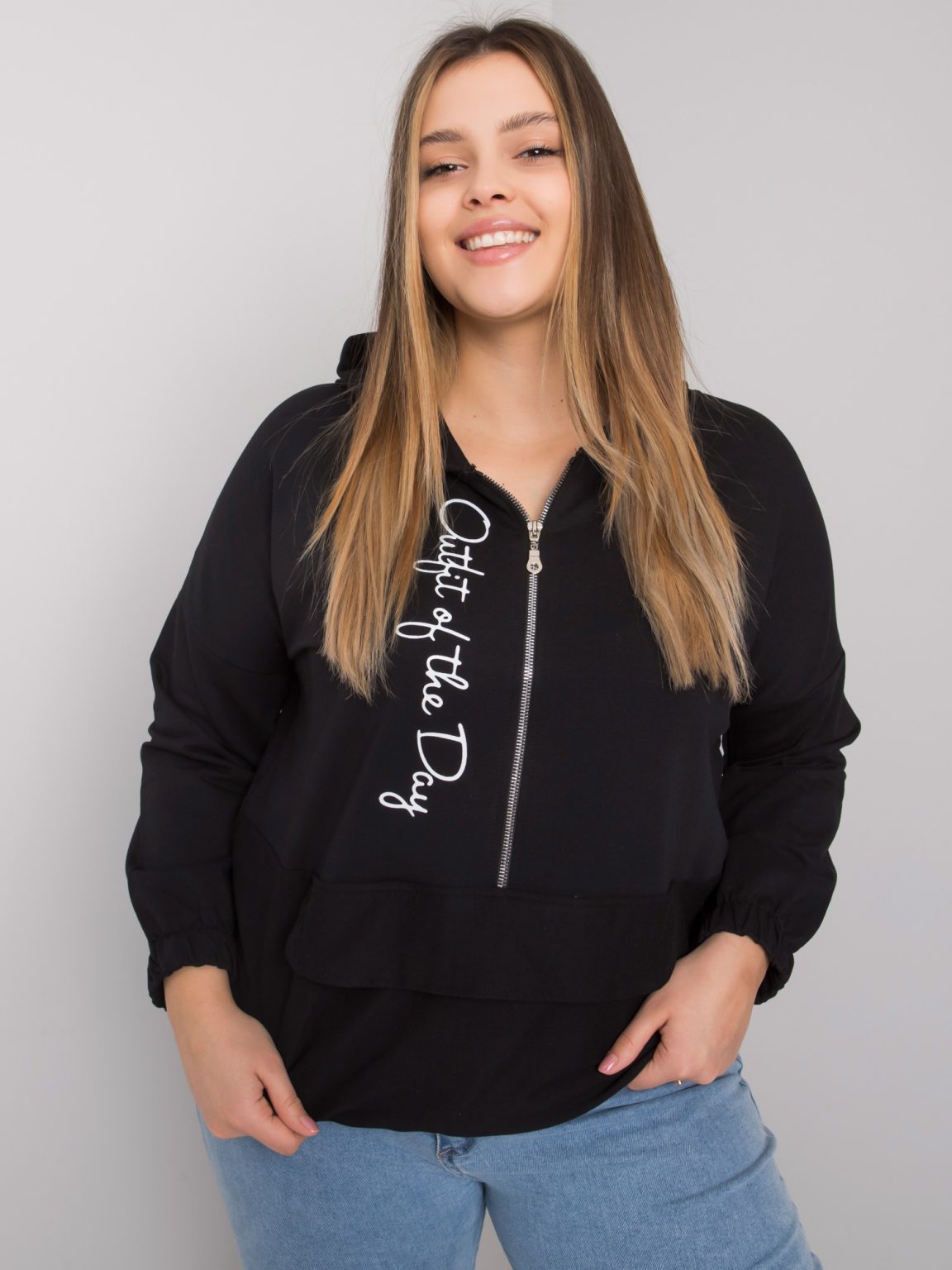 Hurtownia Czarna gładka bluzka plus size Elisa