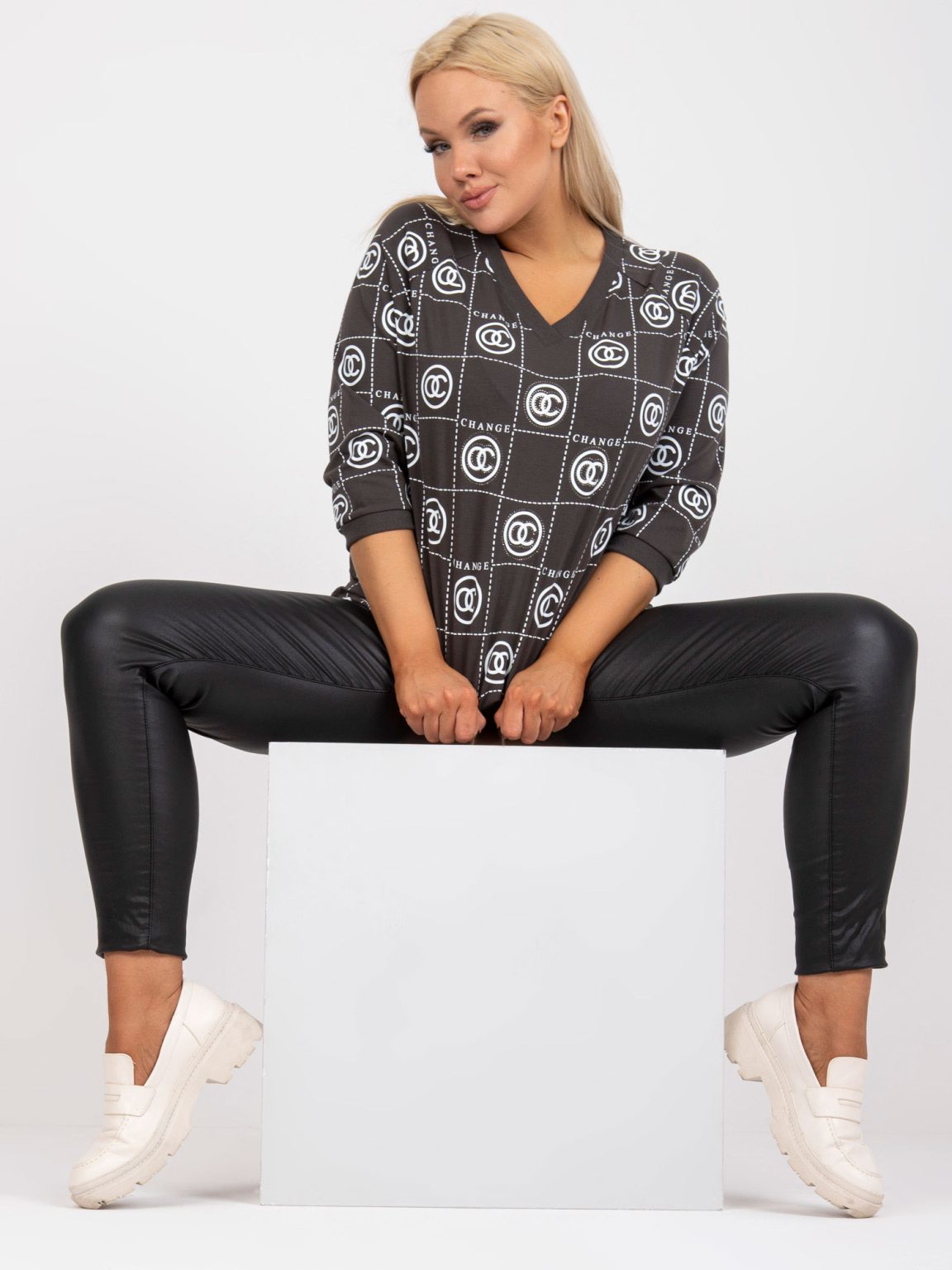 Hurtownia Khaki codzienna bluzka plus size z nadrukiem i aplikacją