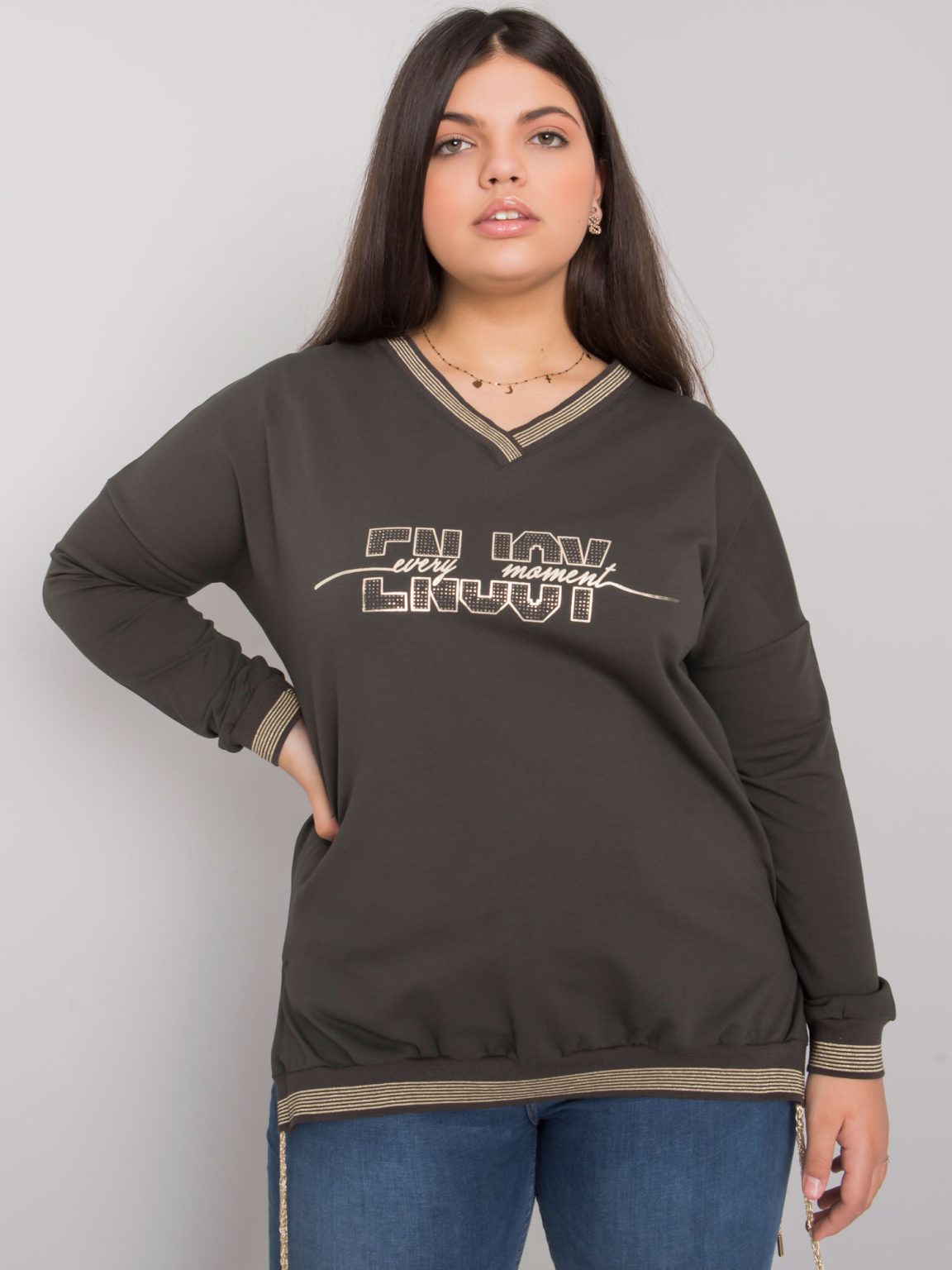 Hurtownia Ciemna khaki bluzka plus size z aplikacją Lila