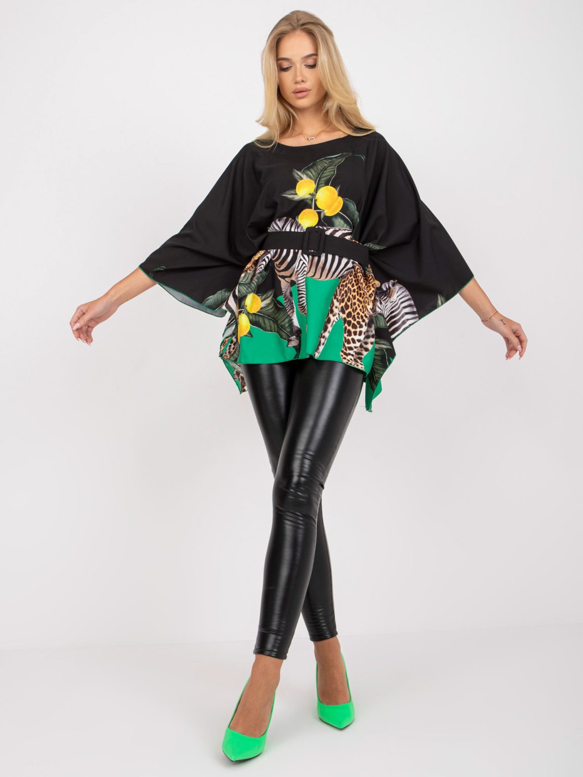 Hurtownia Czarna luźna bluzka one size w zwierzęce printy