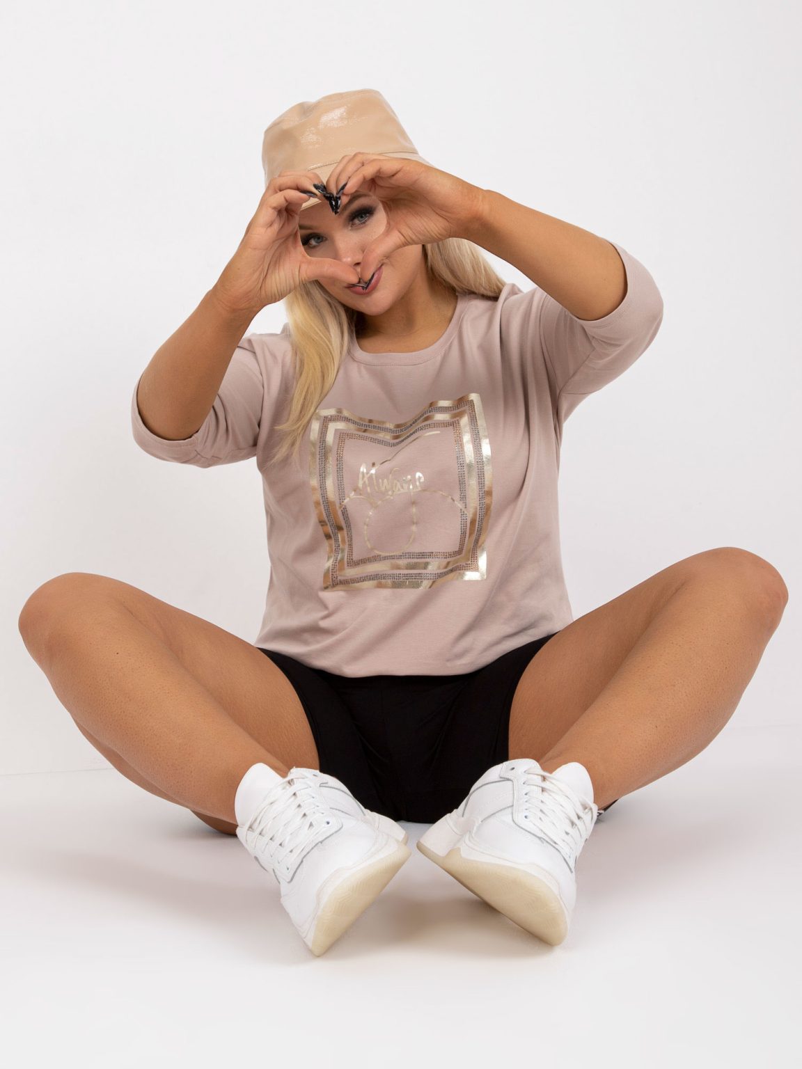 Hurtownia Jasnobeżowa bawełniana bluzka plus size z nadrukiem Angelica