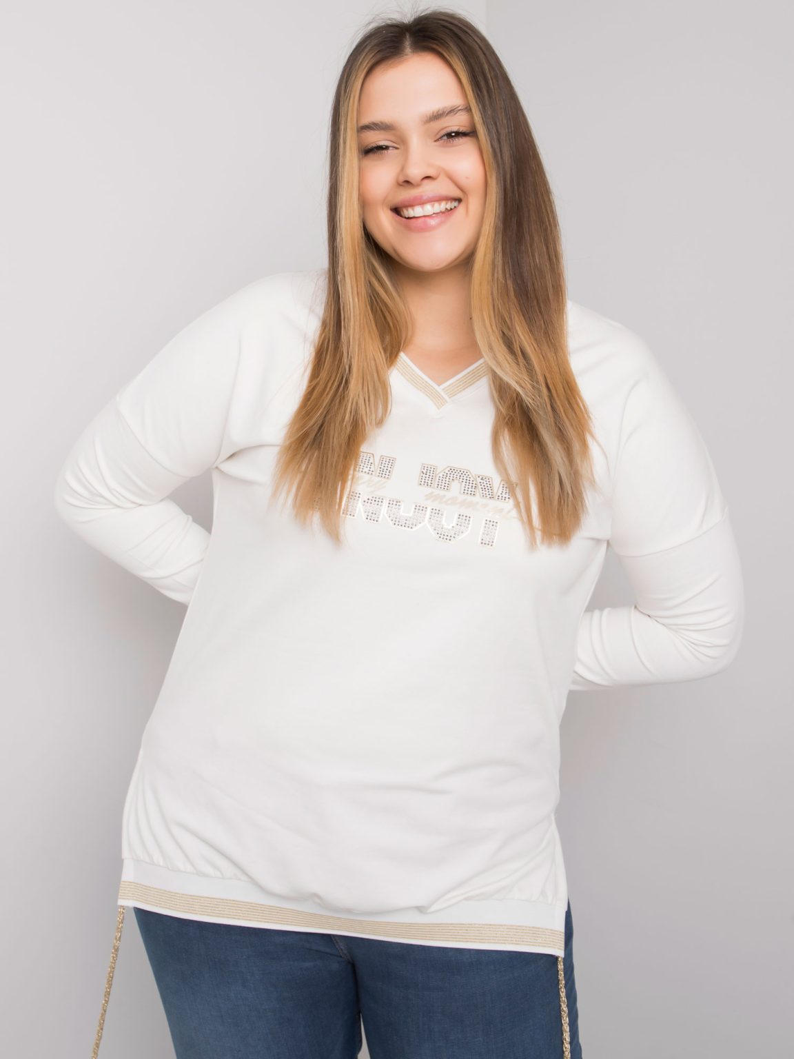 Hurtownia Ecru bluzka plus size z aplikacją Lila