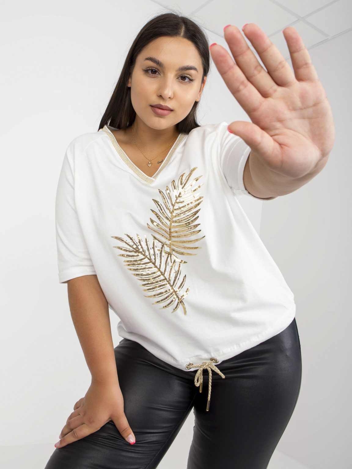 Hurtownia Biała bawełniana bluzka plus size z cekinami
