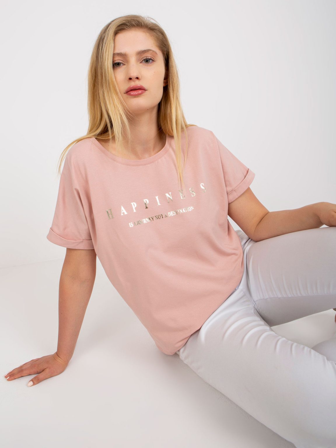 Hurtownia Brudnoróżowy bawełniany t-shirt plus size z nadrukiem