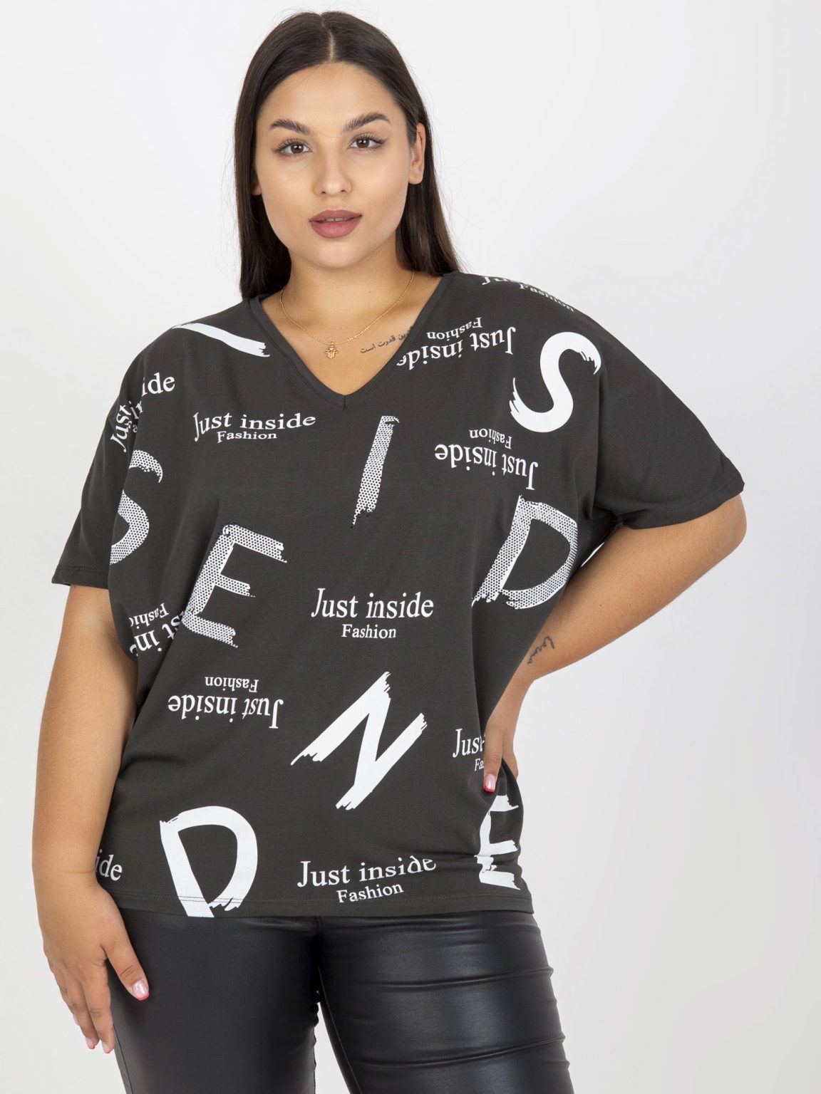 Hurtownia Khaki codzienna bluzka plus size z dekoltem w serek
