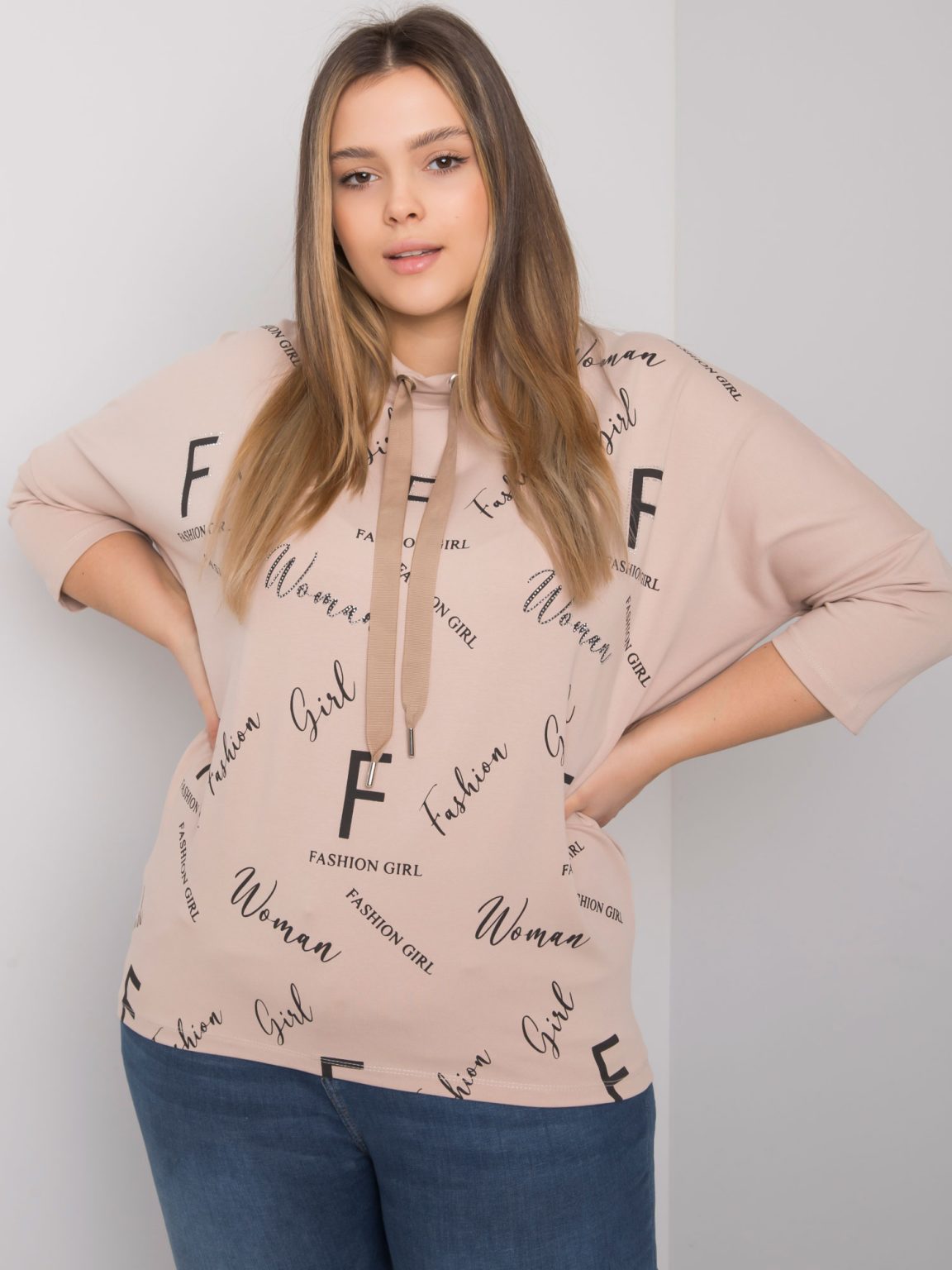 Hurtownia Jasnobeżowa bluzka plus size z printami Mary