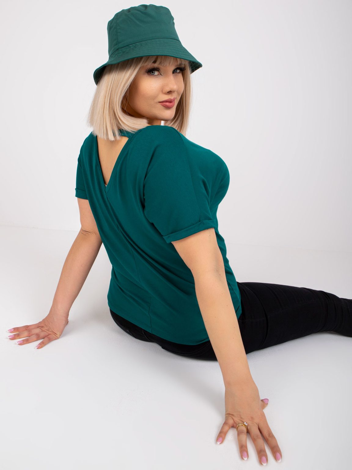 Hurtownia Ciemnozielona bluzka plus size z krótkim rękawem Dina