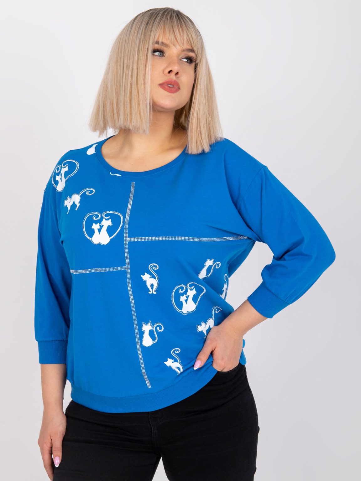 Hurtownia Ciemnoniebieska bluzka plus size z aplikacją Margeret