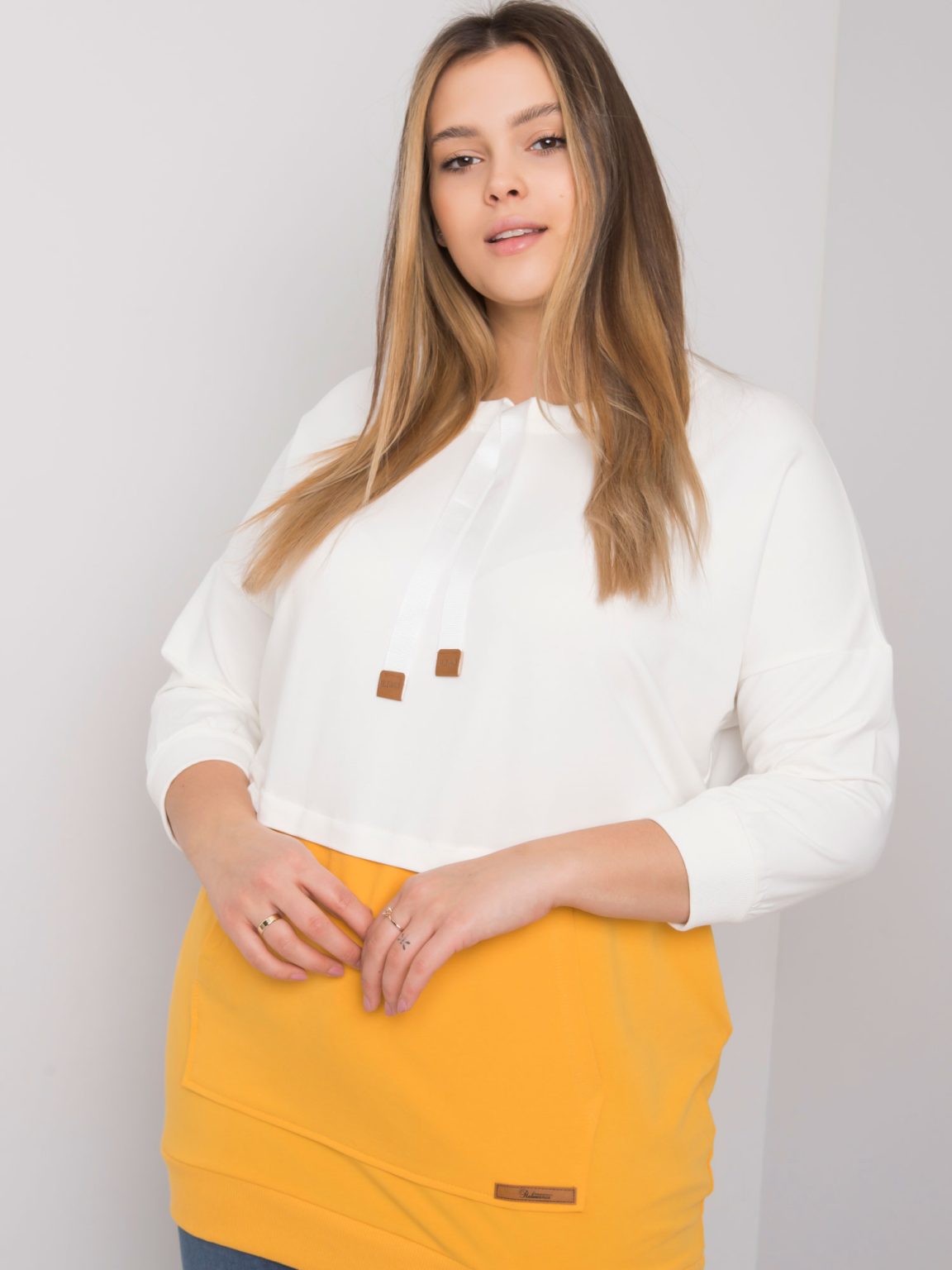Hurtownia Ecru-żółta bluza plus size bez kaptura Sira