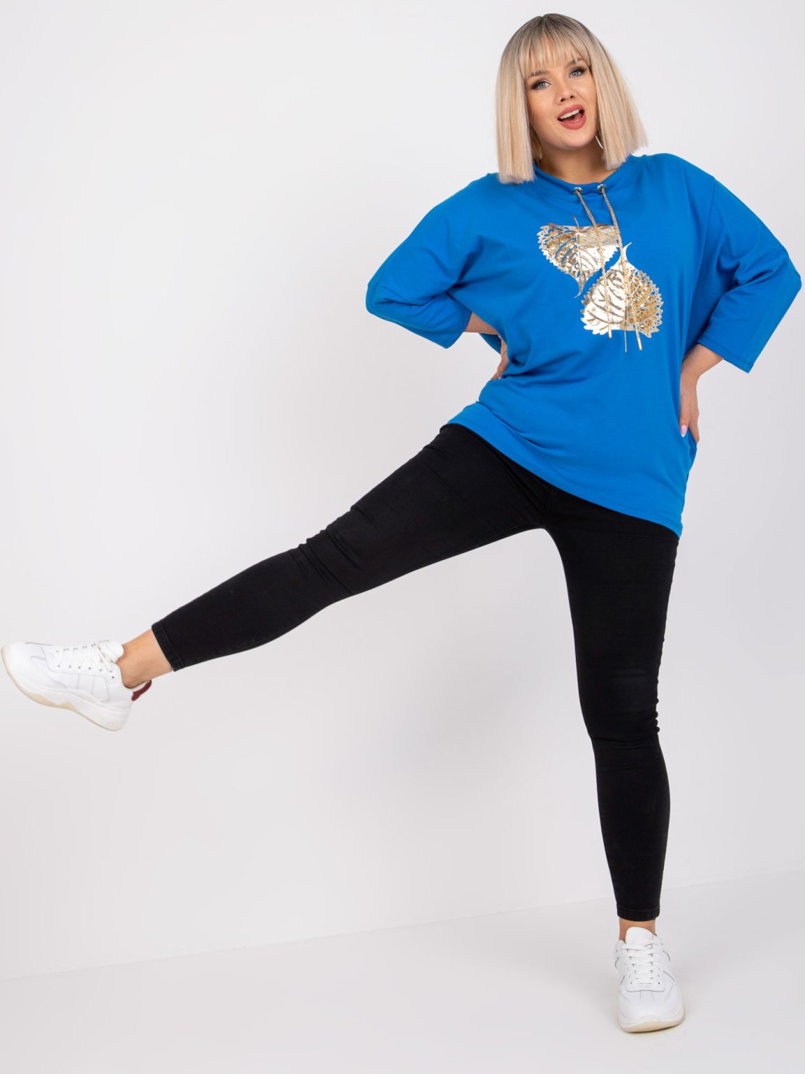 Hurtownia Ciemnoniebieska bluzka plus size z aplikacją Alinne