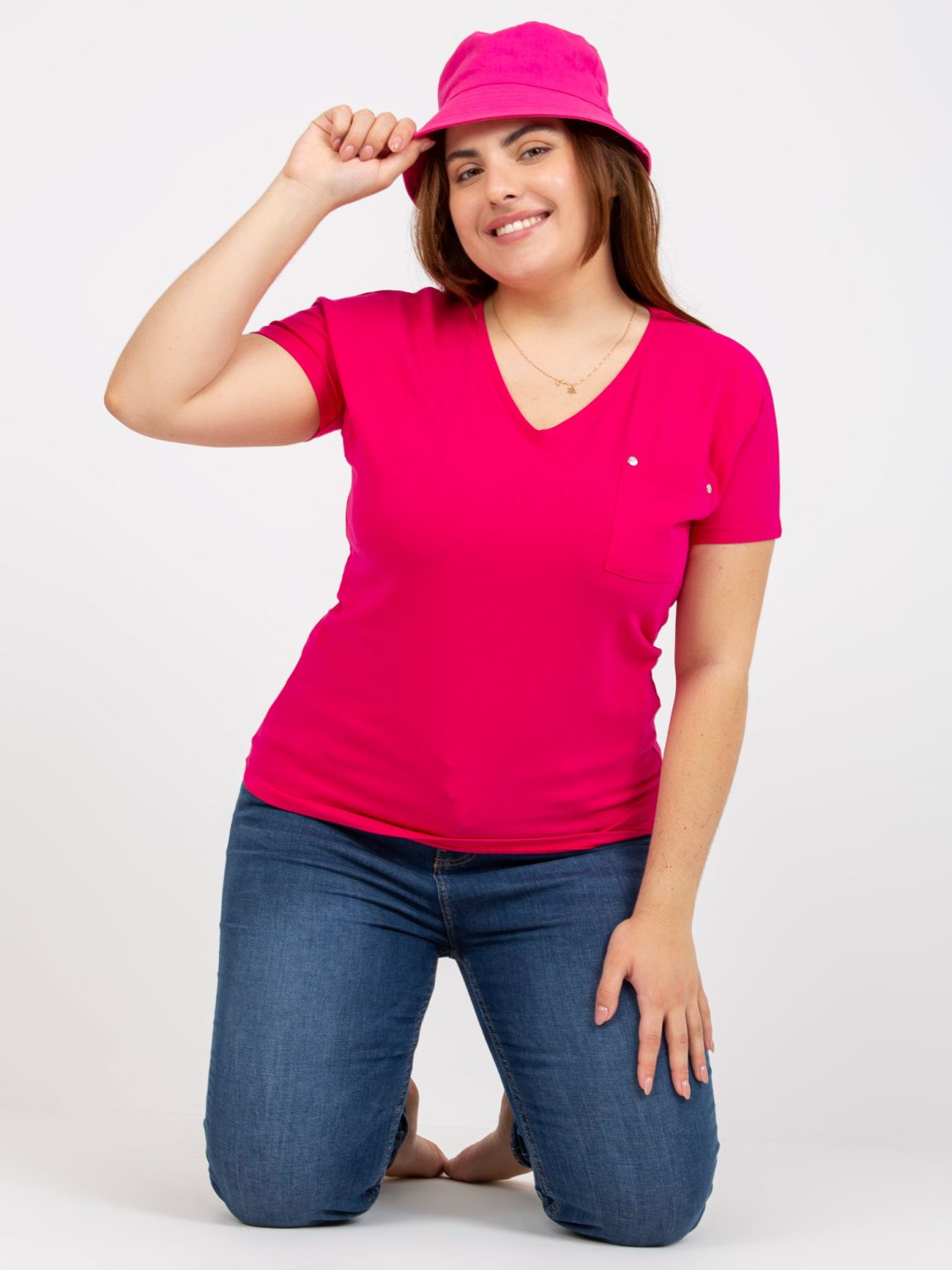 Hurtownia Fuksjowy gładki t-shirt plus size z bawełny