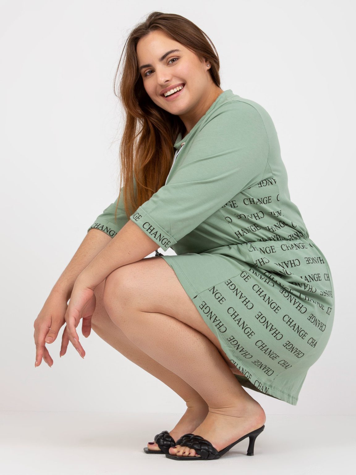 Hurtownia Pistacjowa bawełniana mini sukienka plus size z printem
