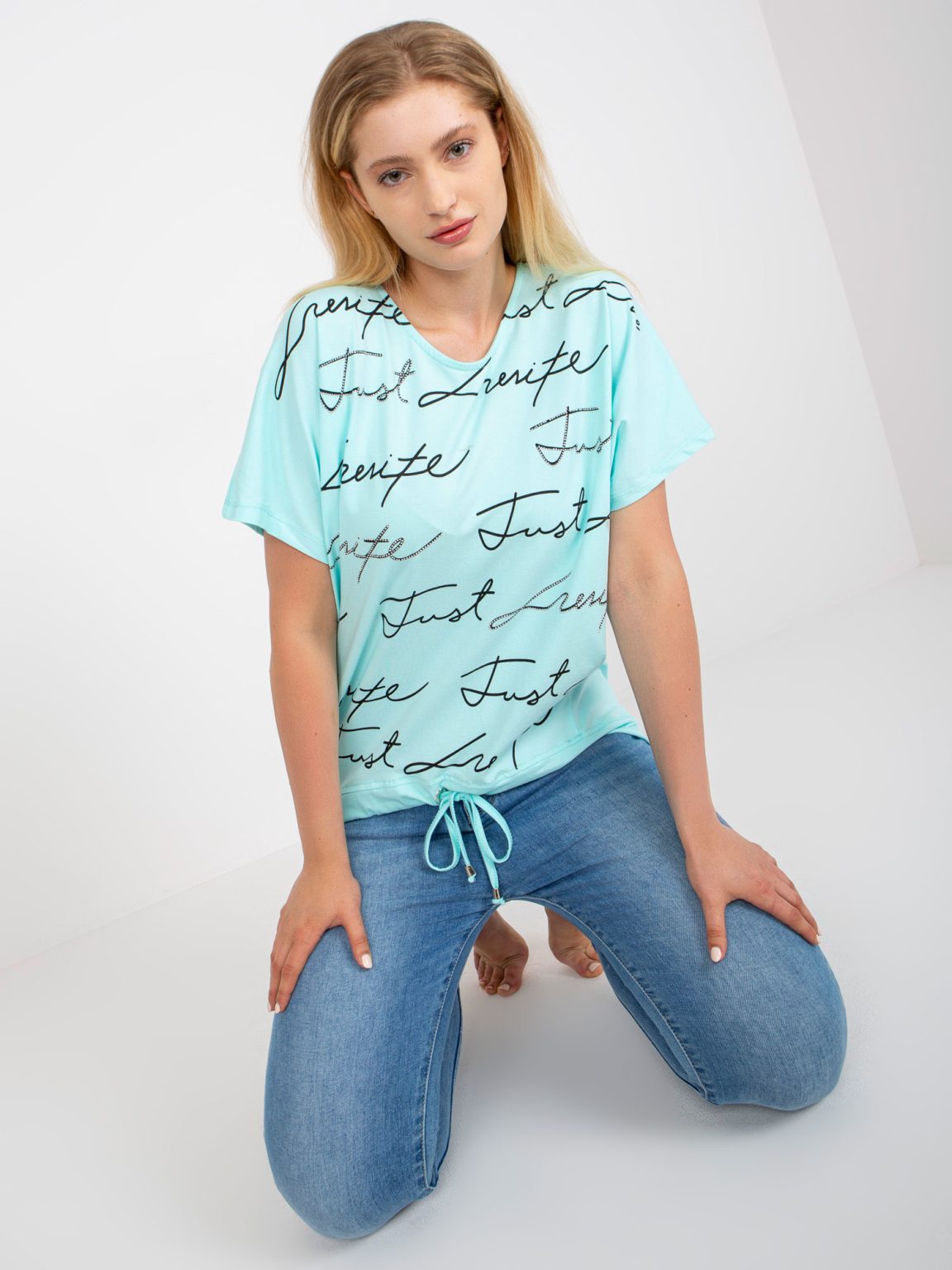 Hurtownia Miętowy t-shirt plus size z aplikacją z dżetów