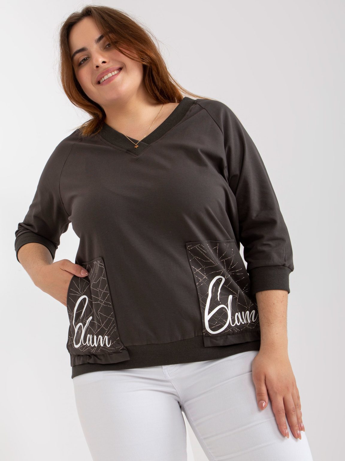Hurtownia Khaki luźna bluzka plus size z dekoltem w serek