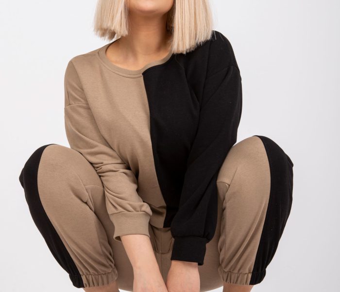 Hurtownia Ciemnobeżowo-czarny komplet dresowy plus size Amishi
