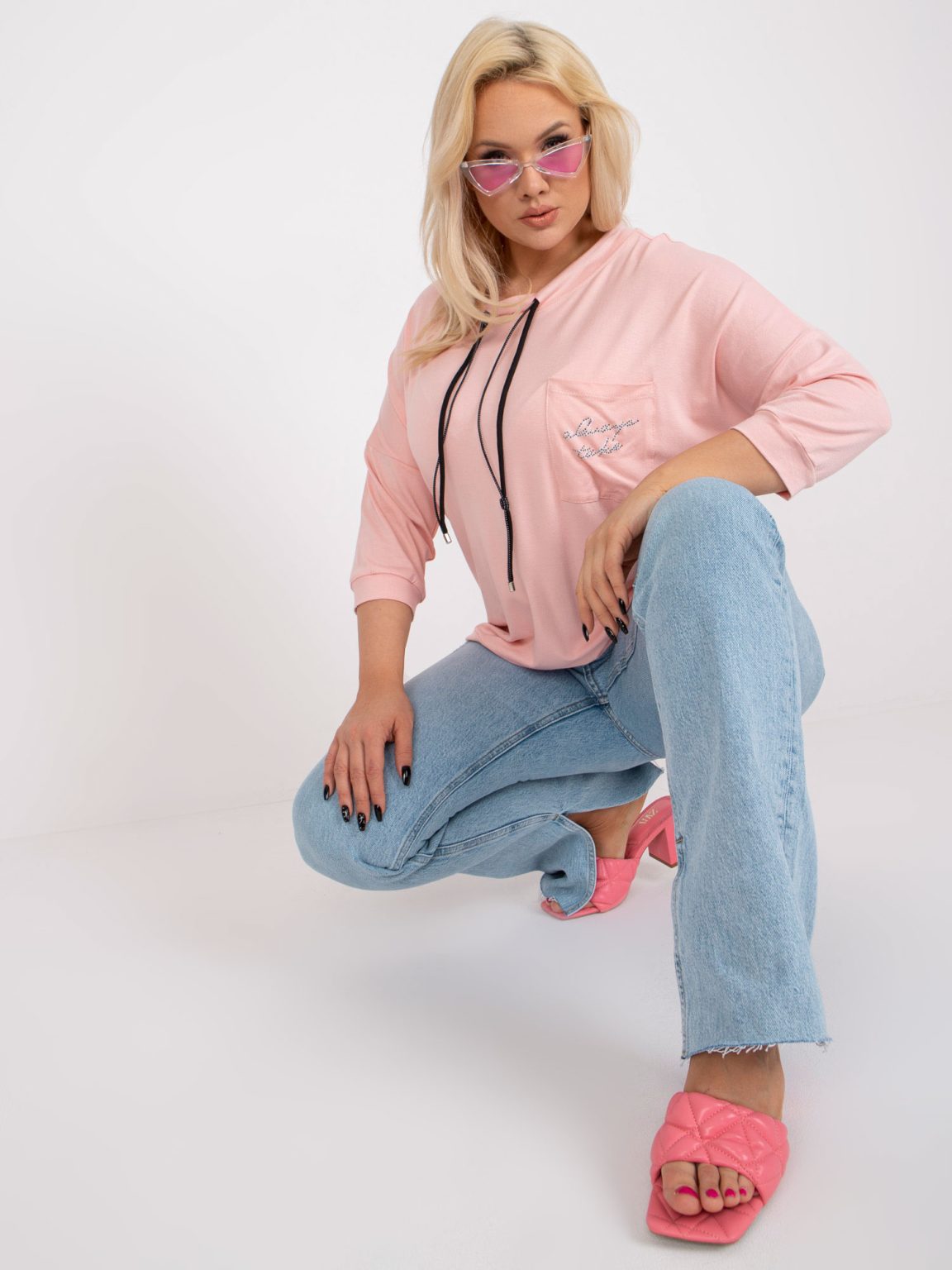 Hurtownia Brudnoróżowa bluzka plus size z rękawem 3/4 Roberta