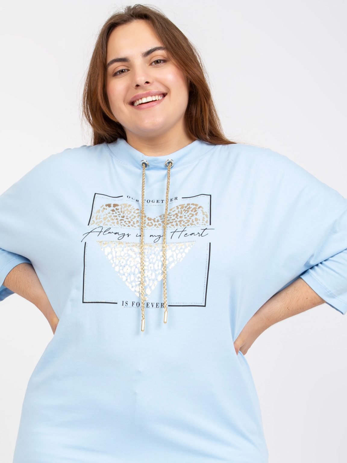 Hurtownia Jasnoniebieska codzienna bluzka plus size z rękawem 3/4
