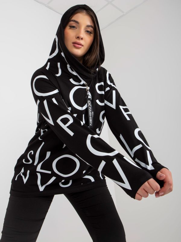 Hurtownia Czarna damska bluza plus size z kapturem i nadrukiem