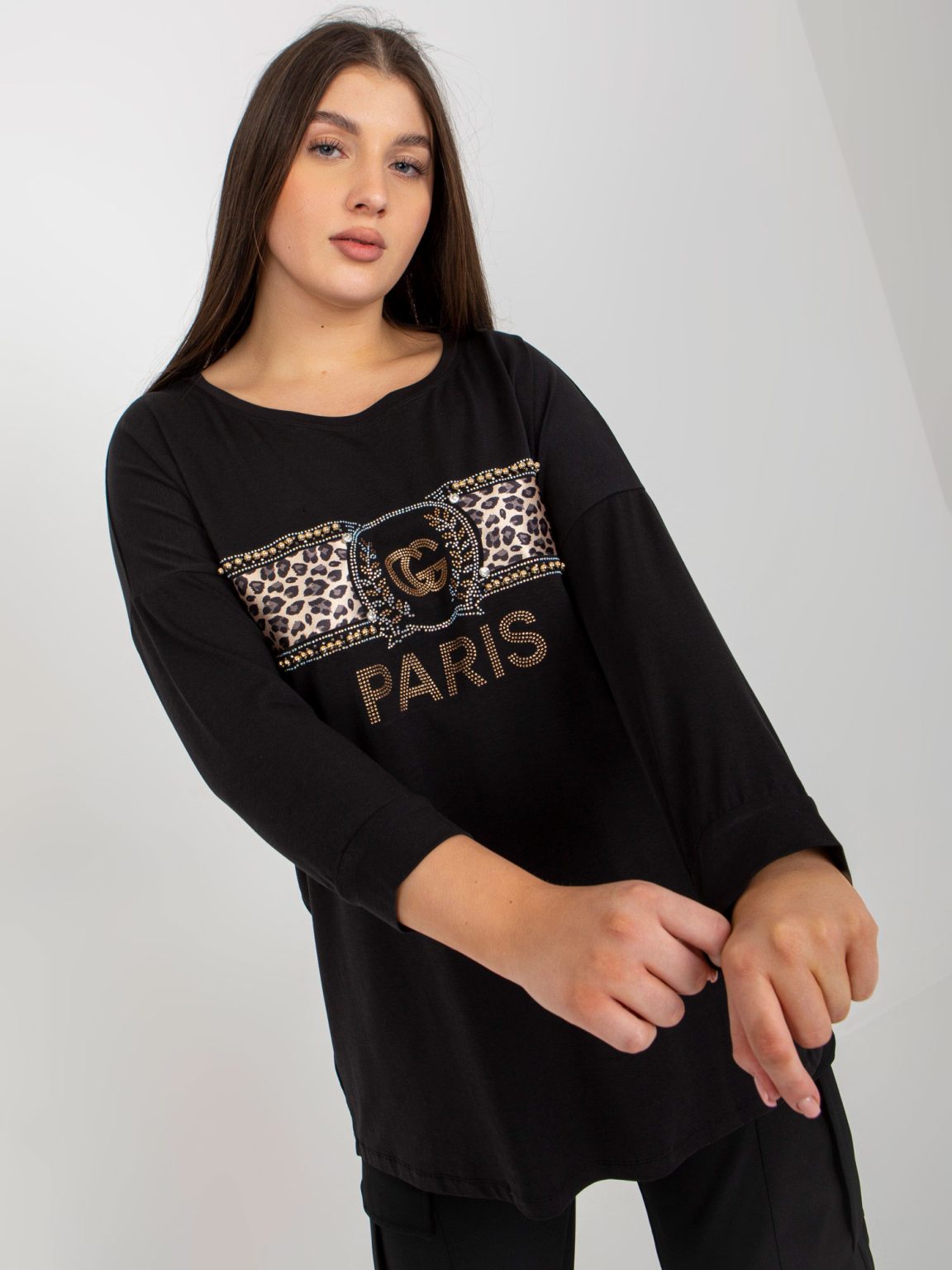 Hurtownia Czarna bluzka damska plus size z aplikacjami