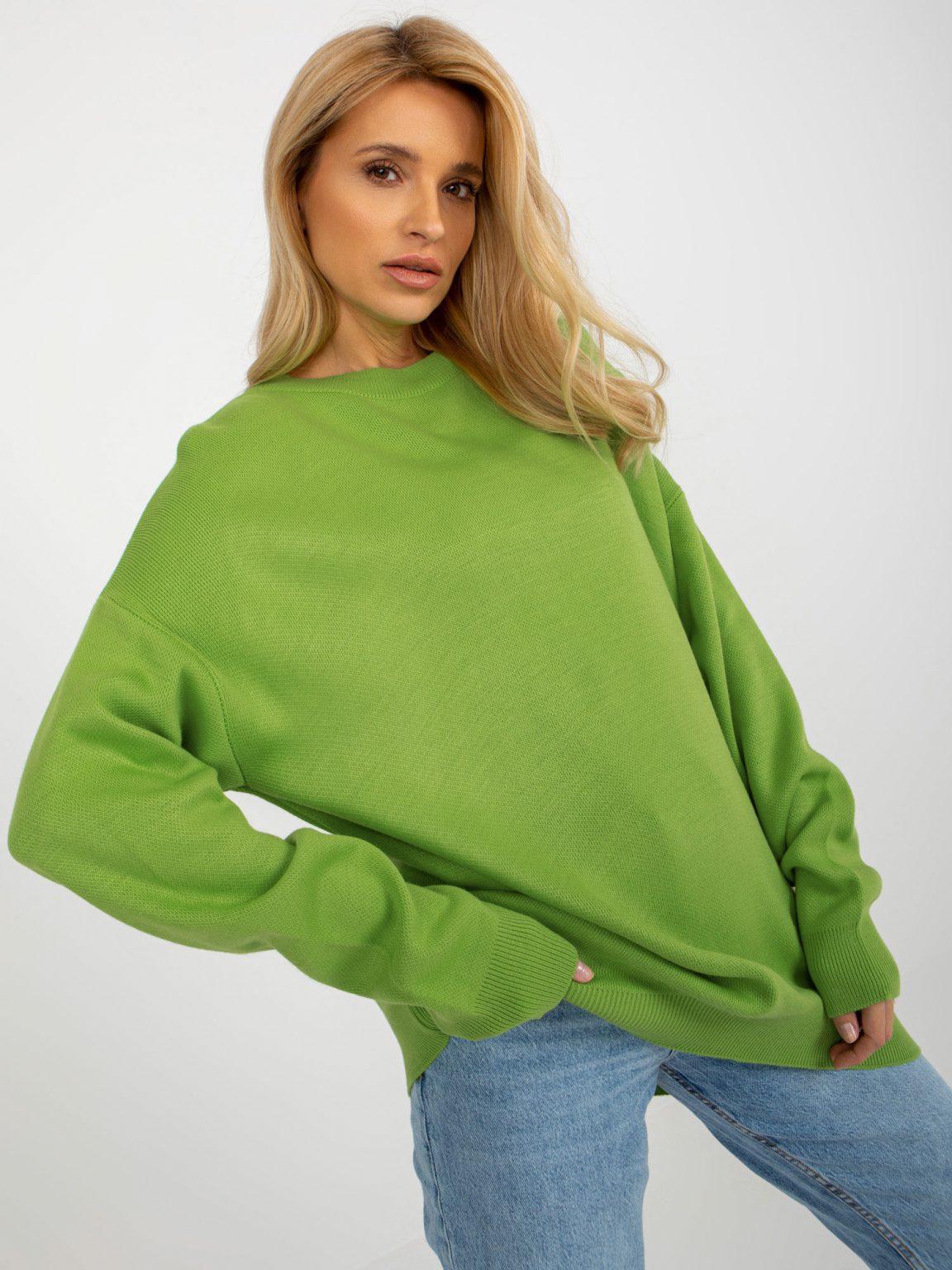 Hurtownia Jasnozielony damski sweter oversize z długim rękawem