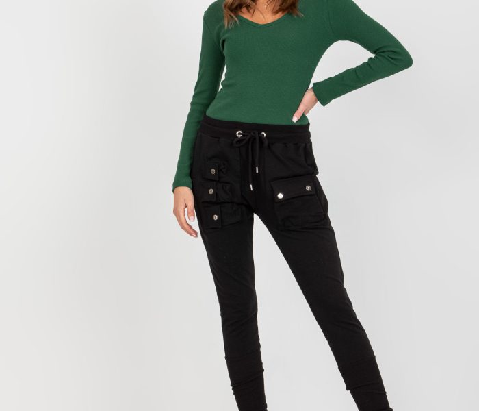 Hurtownia Czarne damskie spodnie dresowe slim fit z kieszeniami
