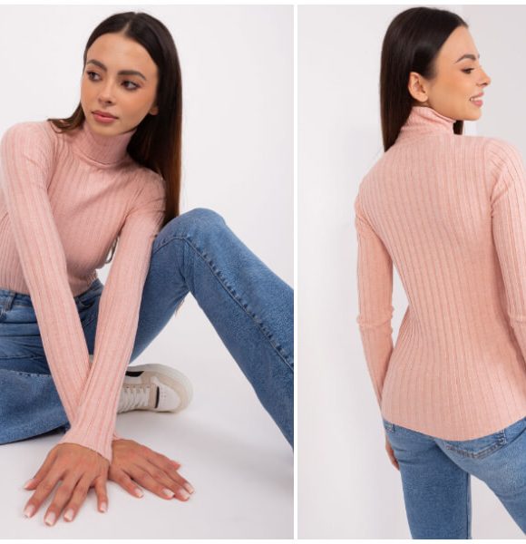 Sweter z golfem – jak go stylizować na chłodniejsze dni?